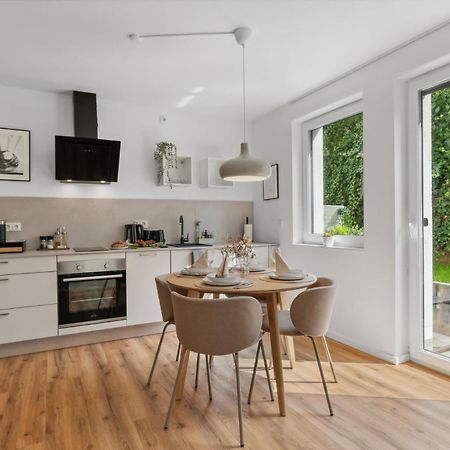 Zwei Apartments Fuer Bis Zu 8 Personen Zentral, Modern, Mit Terrasse & Balkon Bielefeld Esterno foto