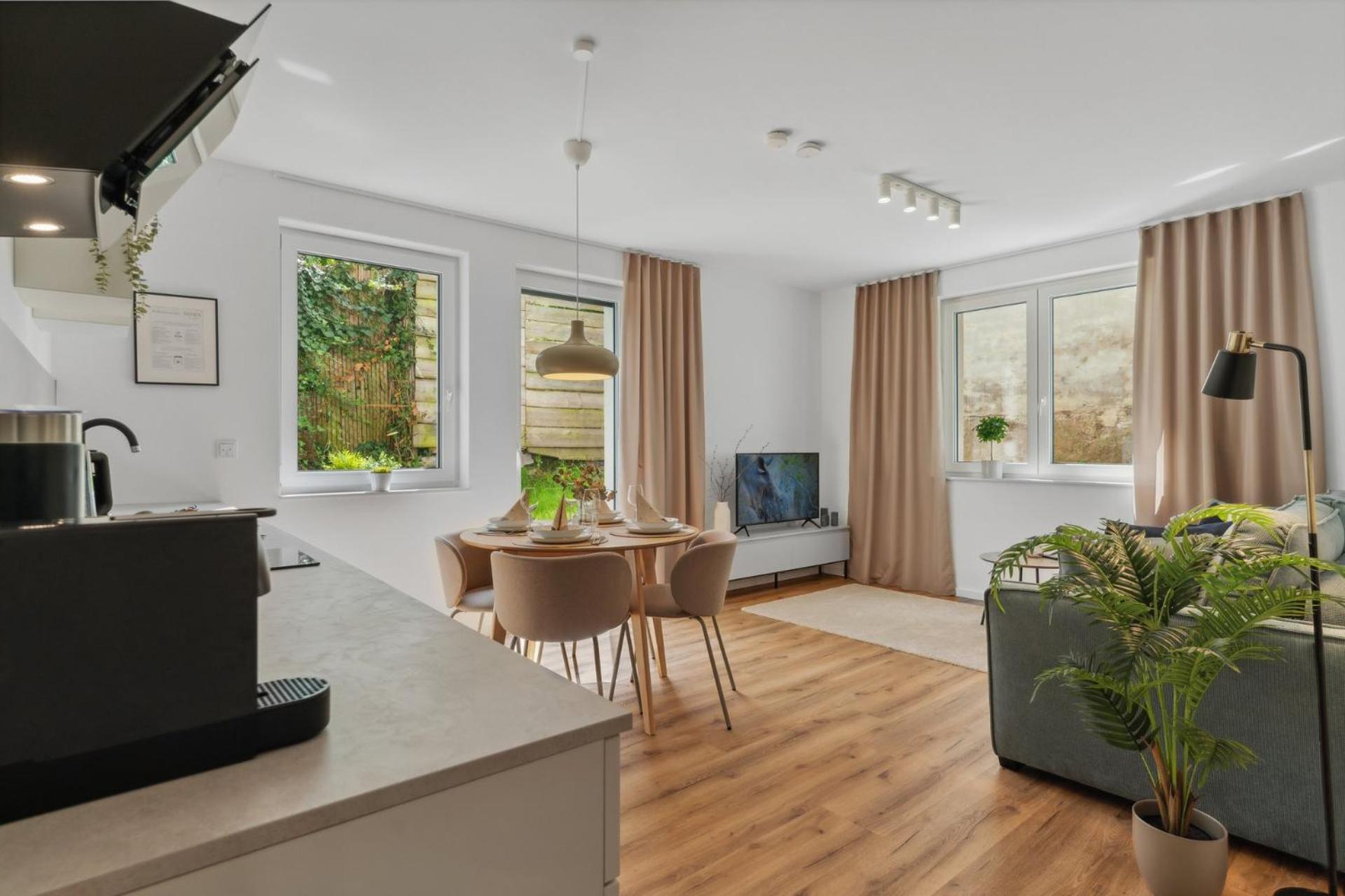 Zwei Apartments Fuer Bis Zu 8 Personen Zentral, Modern, Mit Terrasse & Balkon Bielefeld Esterno foto