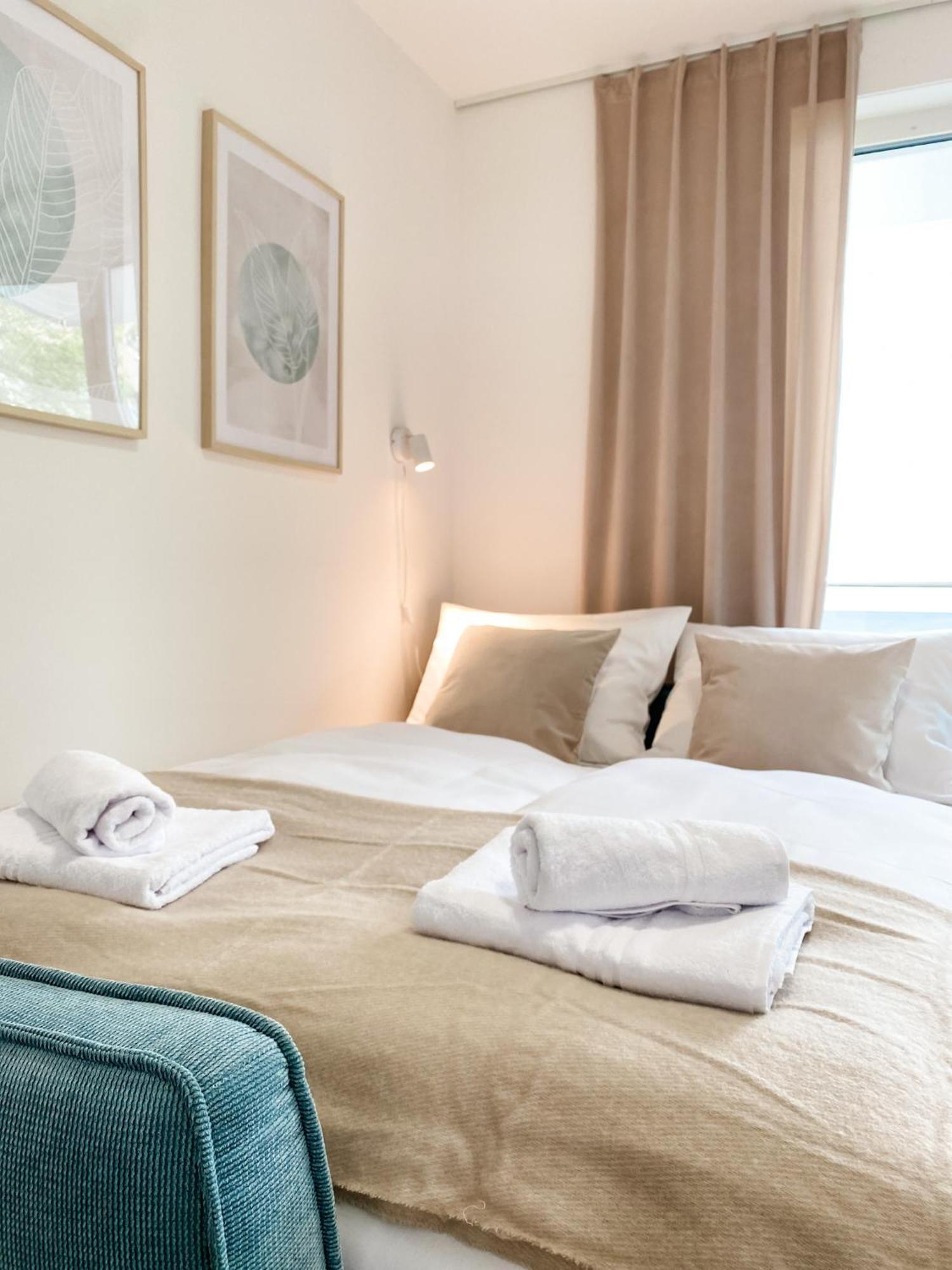 Zwei Apartments Fuer Bis Zu 8 Personen Zentral, Modern, Mit Terrasse & Balkon Bielefeld Esterno foto