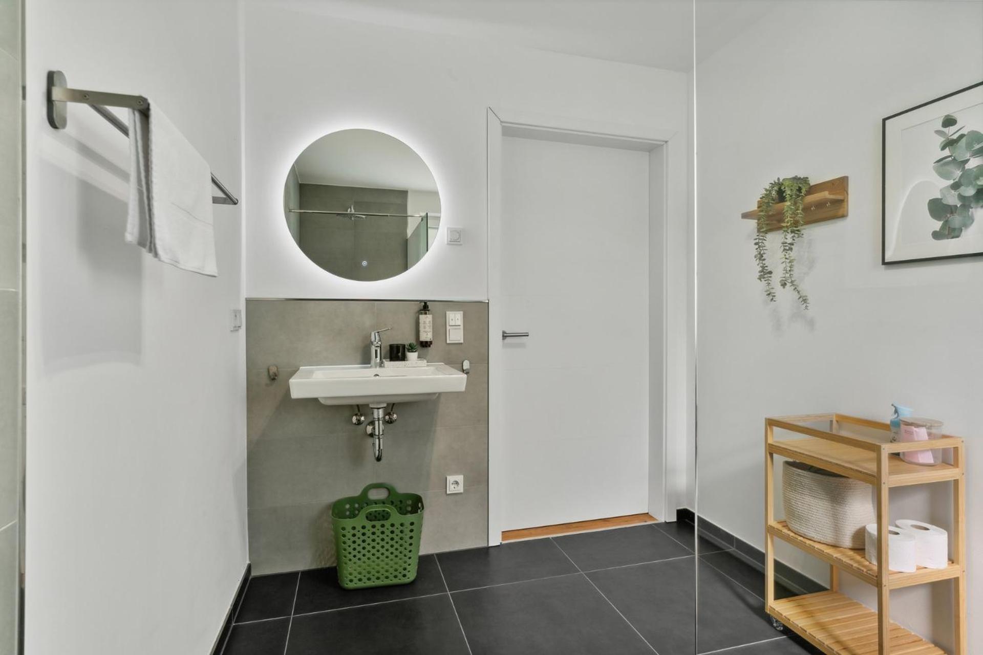 Zwei Apartments Fuer Bis Zu 8 Personen Zentral, Modern, Mit Terrasse & Balkon Bielefeld Esterno foto