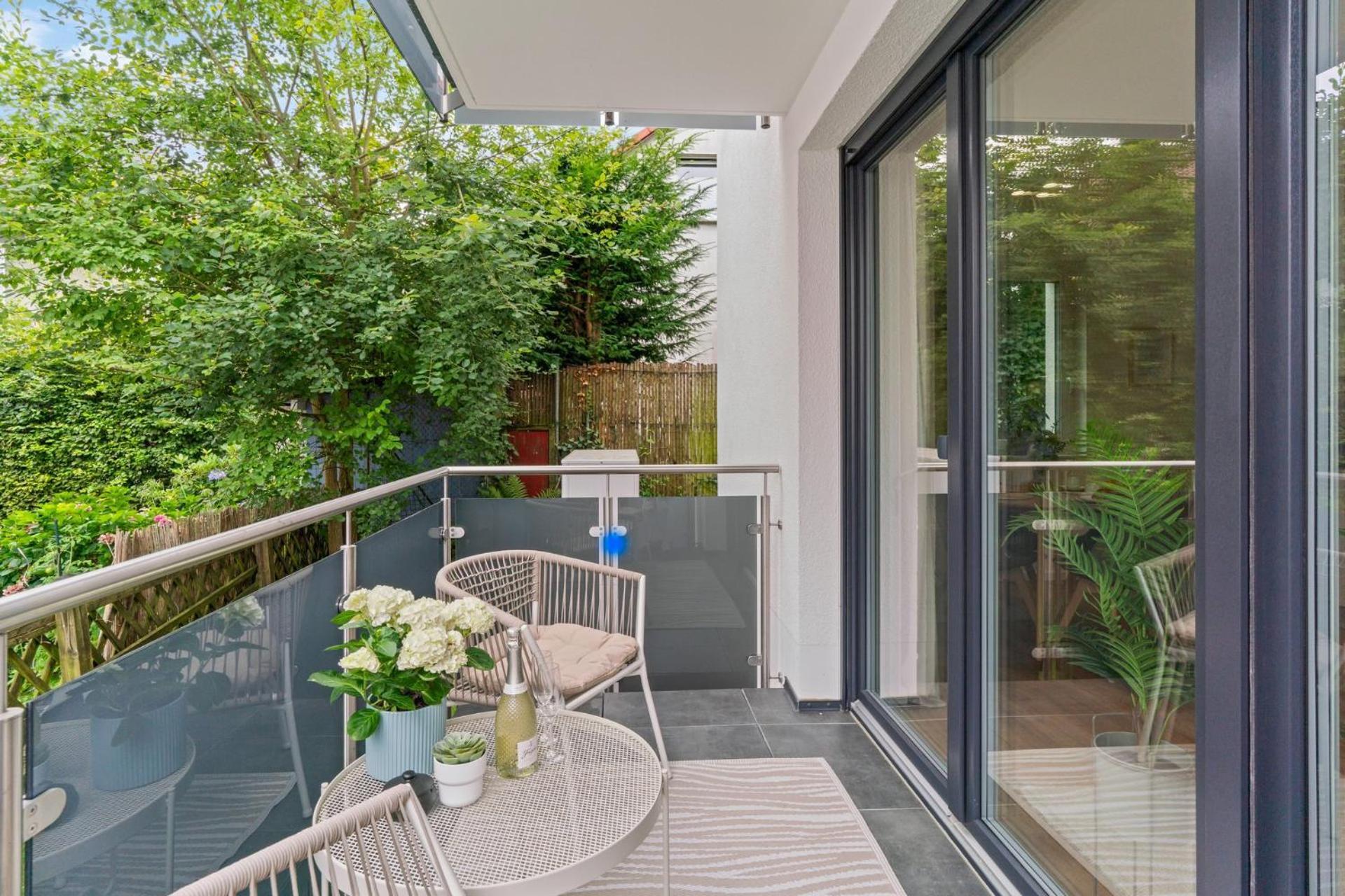 Zwei Apartments Fuer Bis Zu 8 Personen Zentral, Modern, Mit Terrasse & Balkon Bielefeld Esterno foto