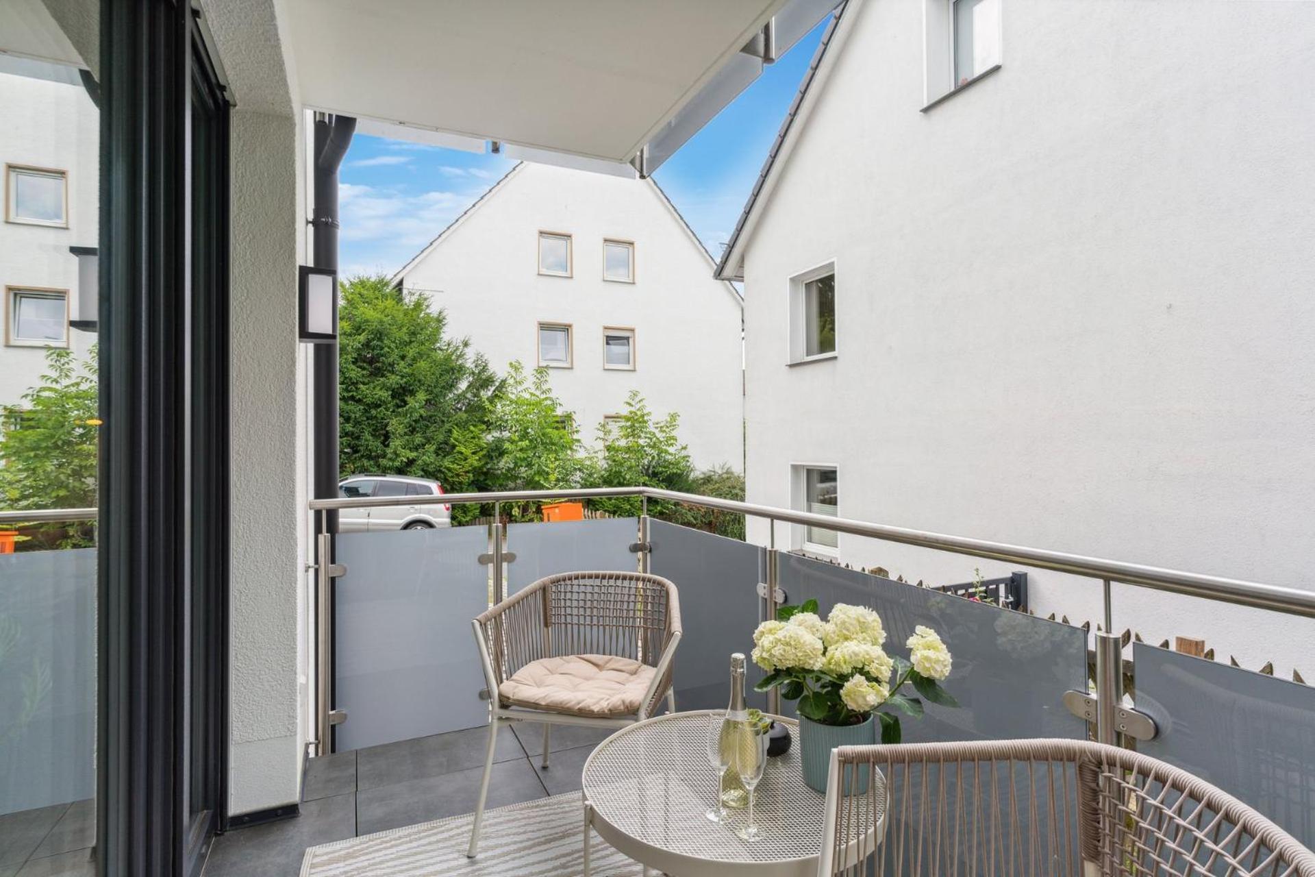 Zwei Apartments Fuer Bis Zu 8 Personen Zentral, Modern, Mit Terrasse & Balkon Bielefeld Esterno foto